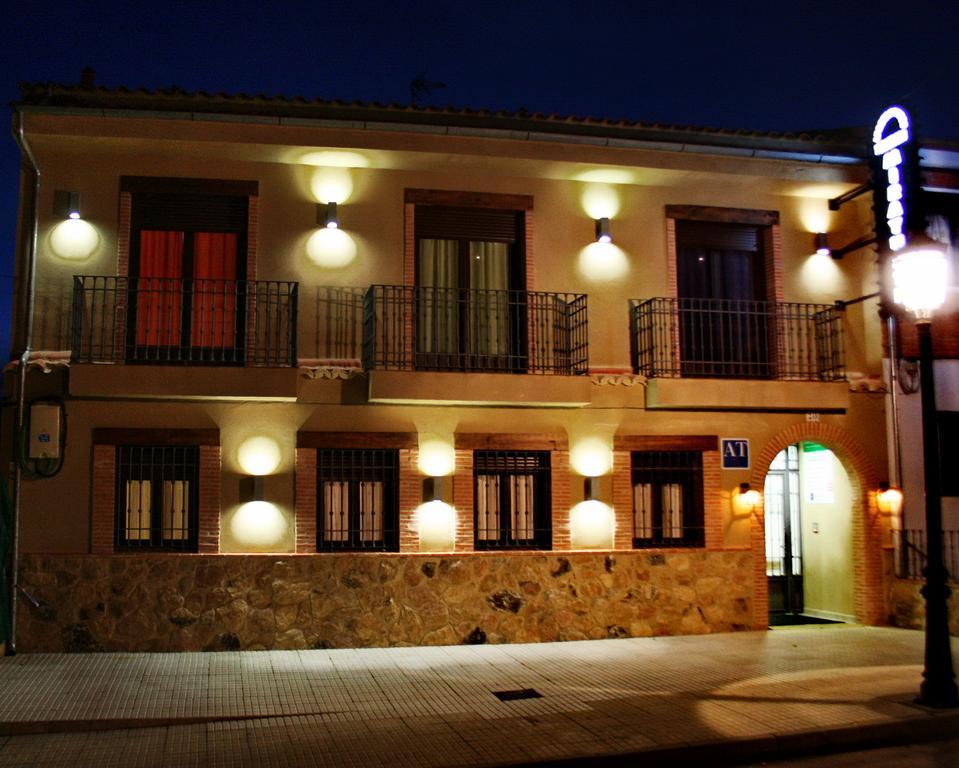 Apartamentos Turisticos Mirayuste Guadalupe  Luaran gambar