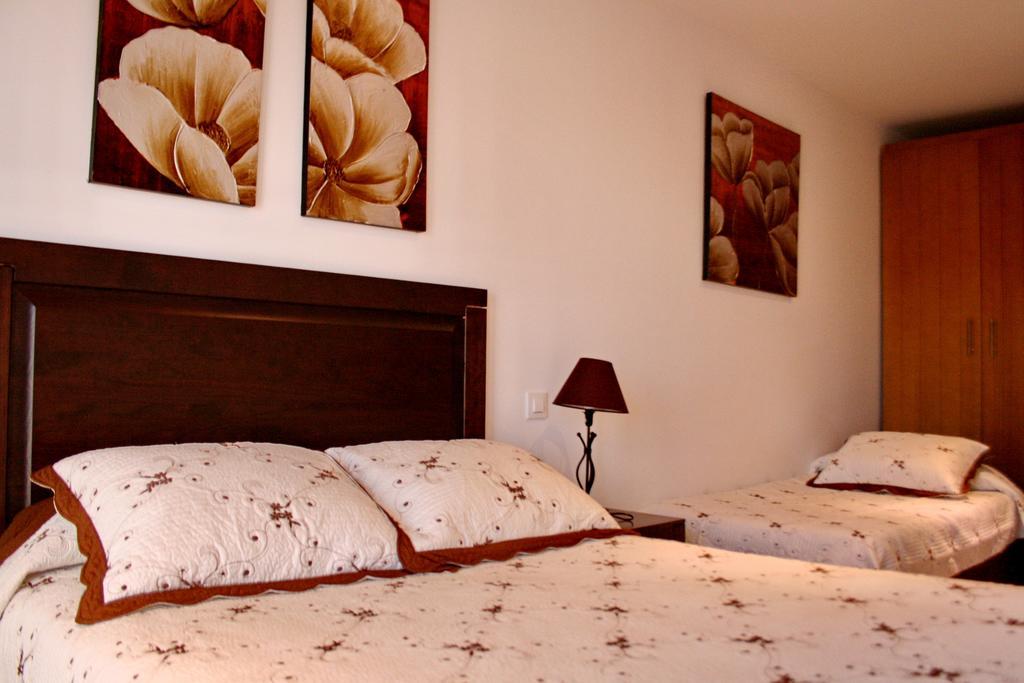 Apartamentos Turisticos Mirayuste Guadalupe  Luaran gambar