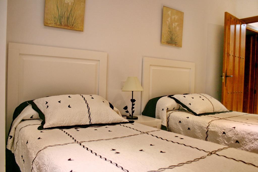 Apartamentos Turisticos Mirayuste Guadalupe  Luaran gambar