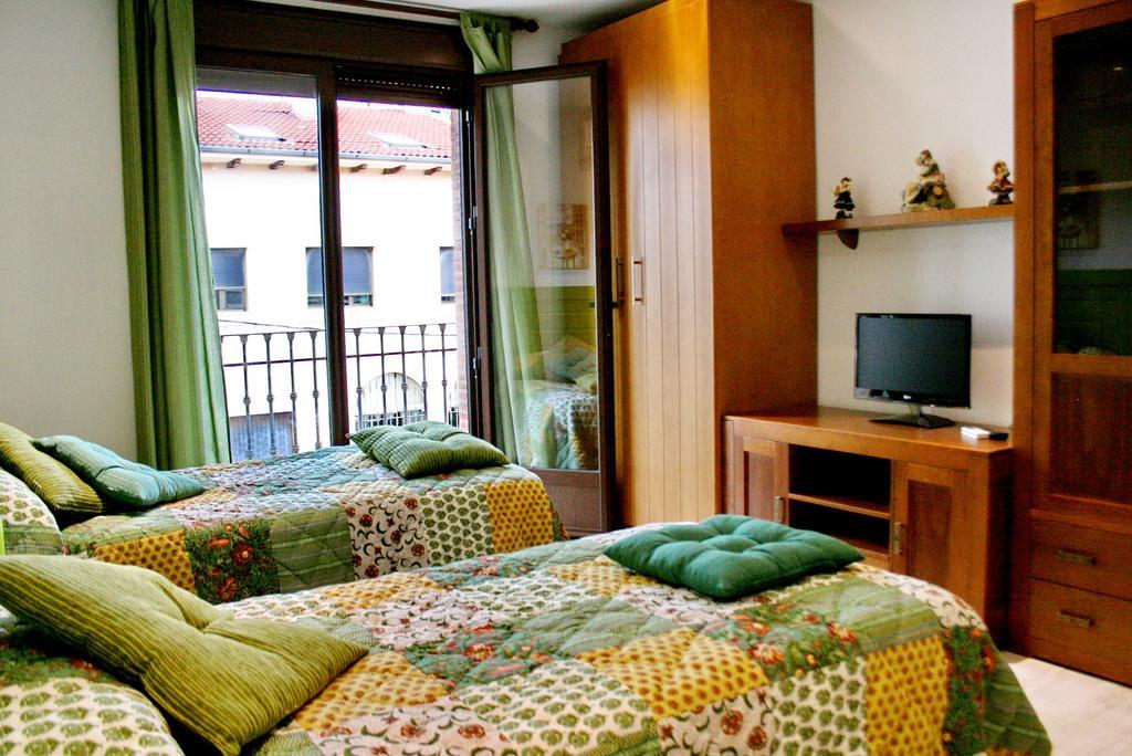 Apartamentos Turisticos Mirayuste Guadalupe  Bilik gambar