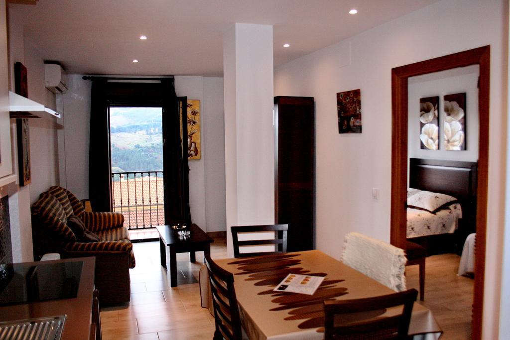 Apartamentos Turisticos Mirayuste Guadalupe  Luaran gambar