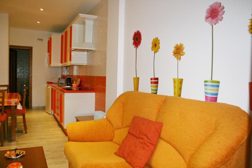 Apartamentos Turisticos Mirayuste Guadalupe  Bilik gambar