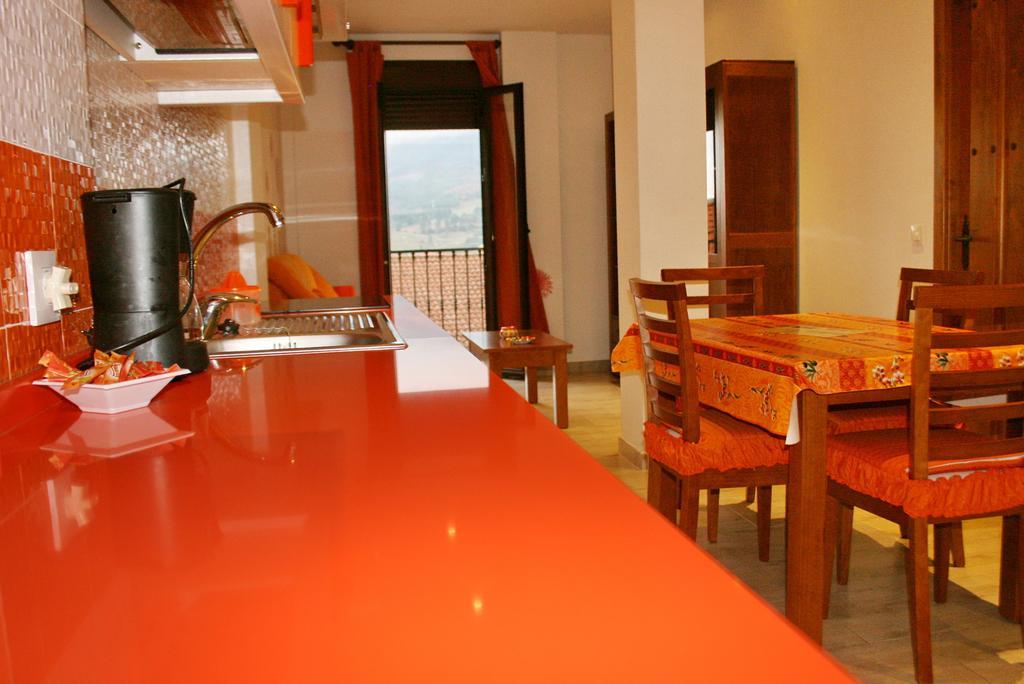 Apartamentos Turisticos Mirayuste Guadalupe  Bilik gambar