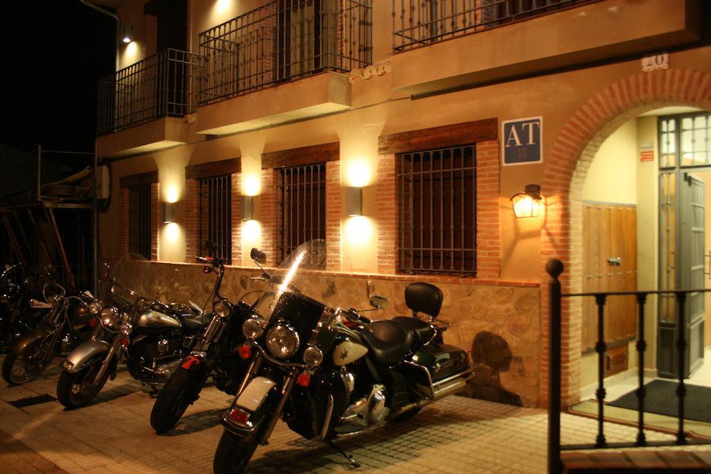 Apartamentos Turisticos Mirayuste Guadalupe  Luaran gambar