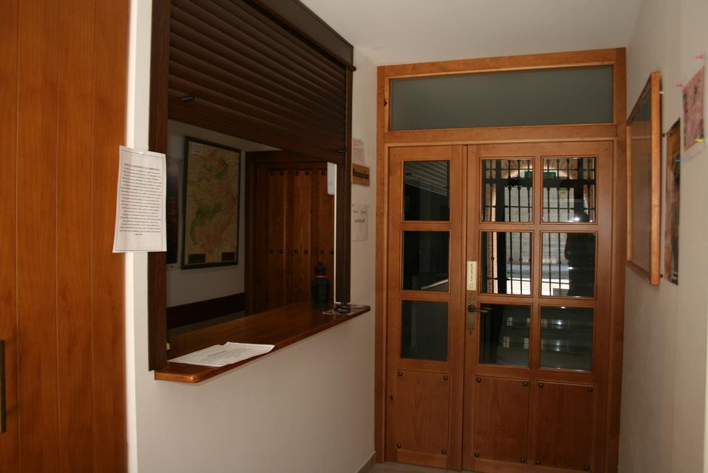 Apartamentos Turisticos Mirayuste Guadalupe  Luaran gambar