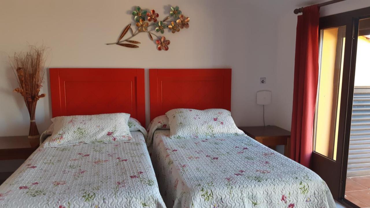 Apartamentos Turisticos Mirayuste Guadalupe  Luaran gambar