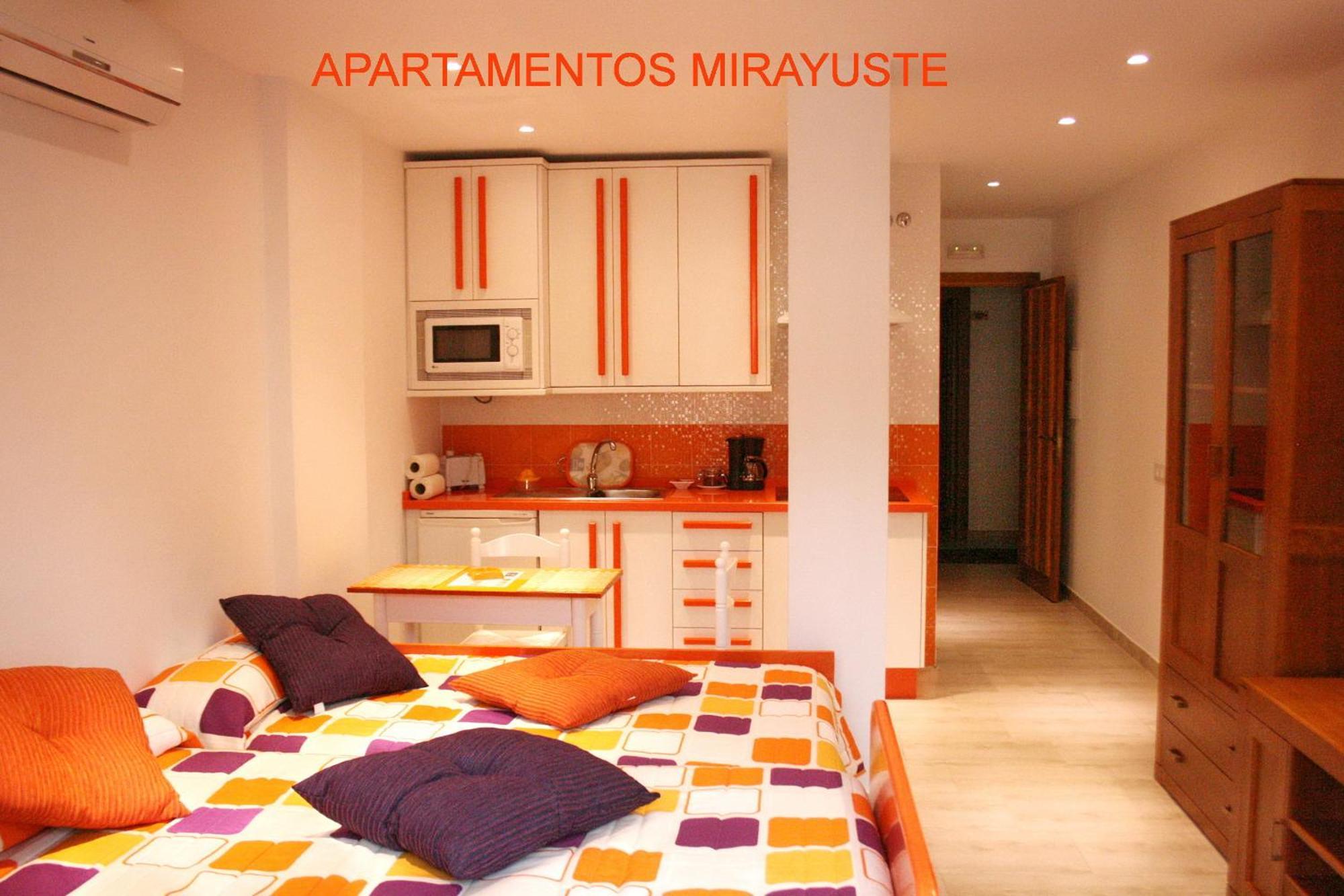 Apartamentos Turisticos Mirayuste Guadalupe  Bilik gambar
